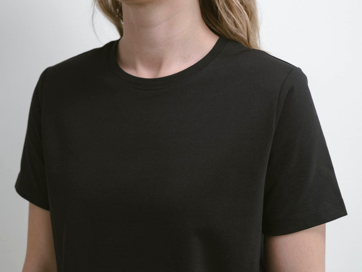 Lively Shoulder Tee